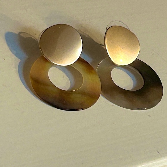 Pearl Tan Gold-Toned Earrings Pierced Vintage - Picture 6 of 7